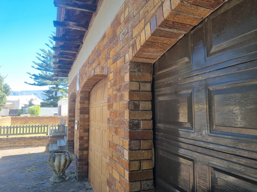 4 Bedroom Property for Sale in Elfindale Western Cape